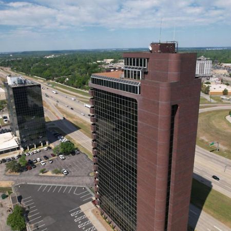 Reese Tower Aparthotel Tulsa Bagian luar foto