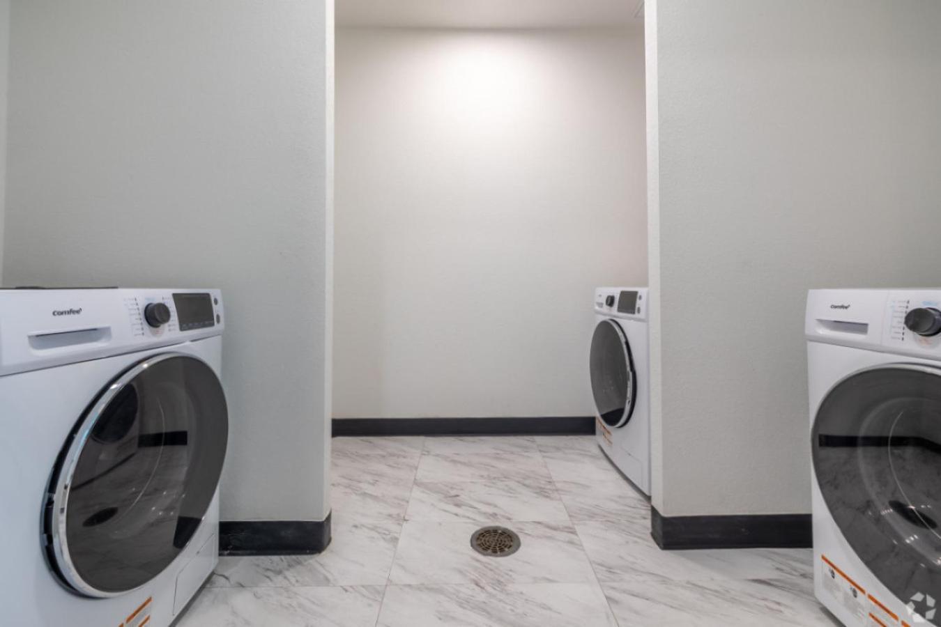 Reese Tower Aparthotel Tulsa Bagian luar foto